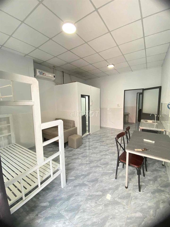 PHÒNG Ở CÓ BAN CÔNG CHO THUÊ