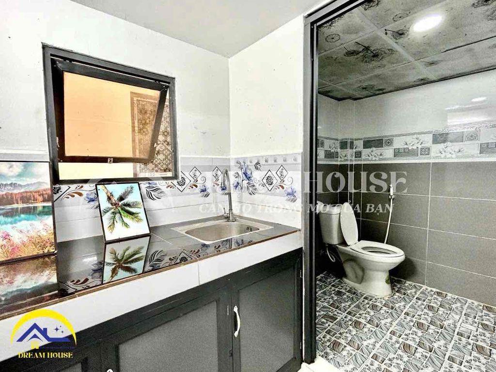 PHÒNG TRỌ GẦN NGÃ TƯ BỐN XÃ