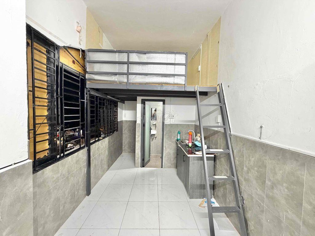 Phòng Cửa Sổ Trời Siêu To Gần Đại Học Văn Hiến
