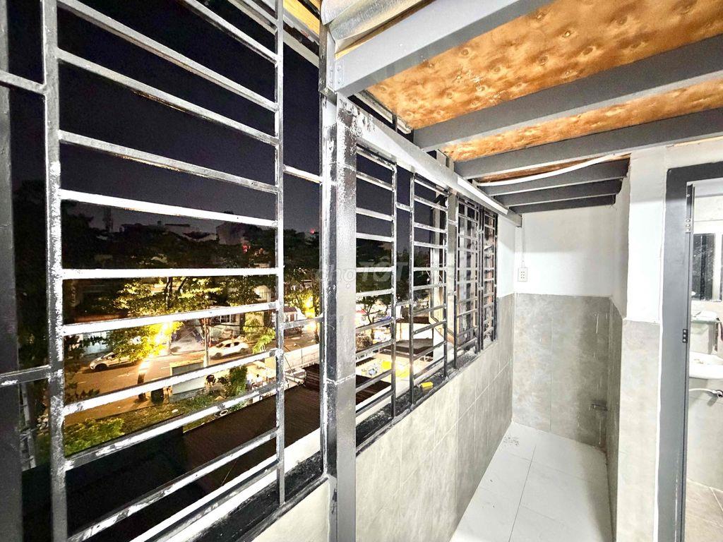 Phòng Cửa Sổ Trời Siêu To Gần Đại Học Văn Hiến