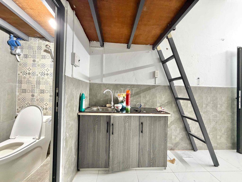 Phòng Cửa Sổ Trời Siêu To Gần Đại Học Văn Hiến