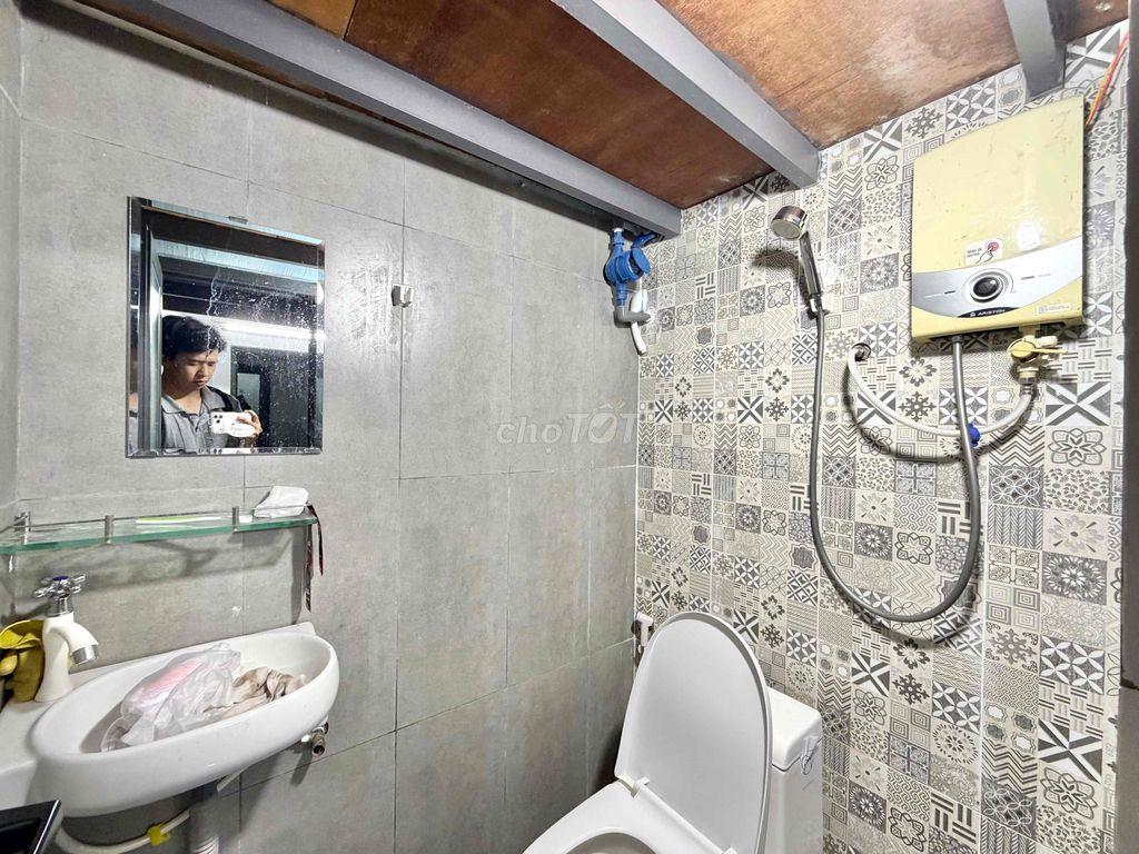 Phòng Cửa Sổ Trời Siêu To Gần Đại Học Văn Hiến