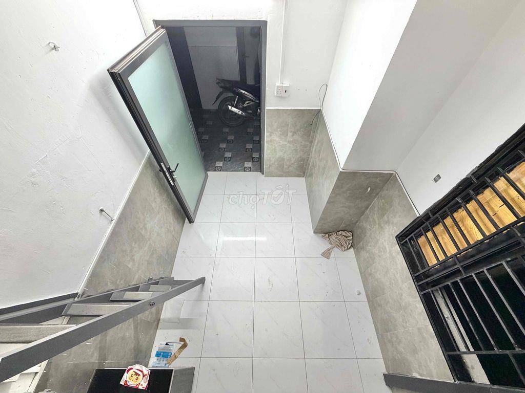 Phòng Cửa Sổ Trời Siêu To Gần Đại Học Văn Hiến