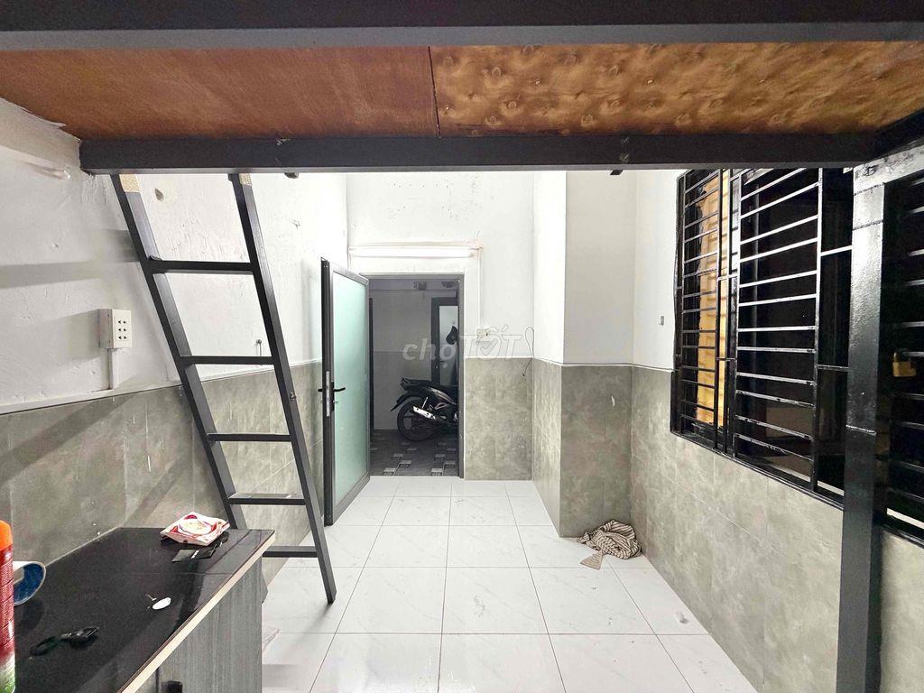 Phòng Cửa Sổ Trời Siêu To Gần Đại Học Văn Hiến