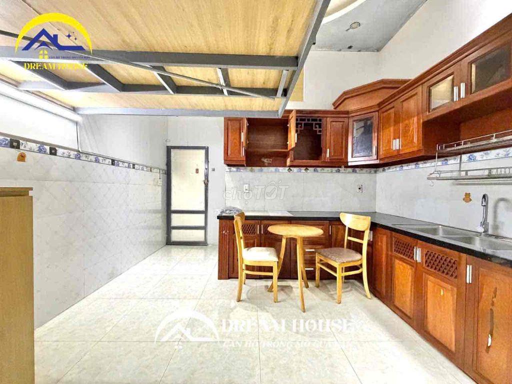 PHÒNG TRỆT CHO THUÊ NGAY CỘNG HOÀ