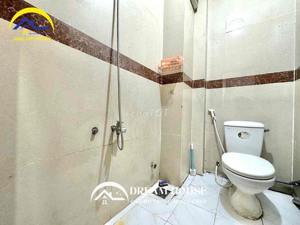 Căn hộ đầy đủ nội thất sạch sẽ đối diện Đầm Sen