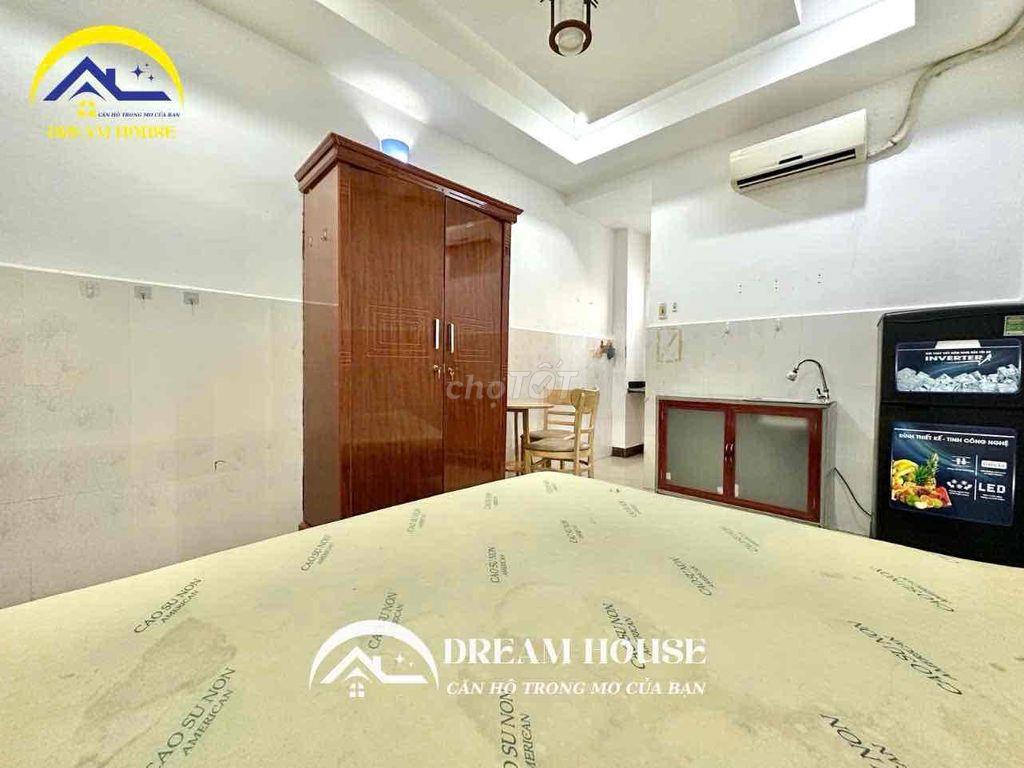 Căn hộ đầy đủ nội thất sạch sẽ đối diện Đầm Sen