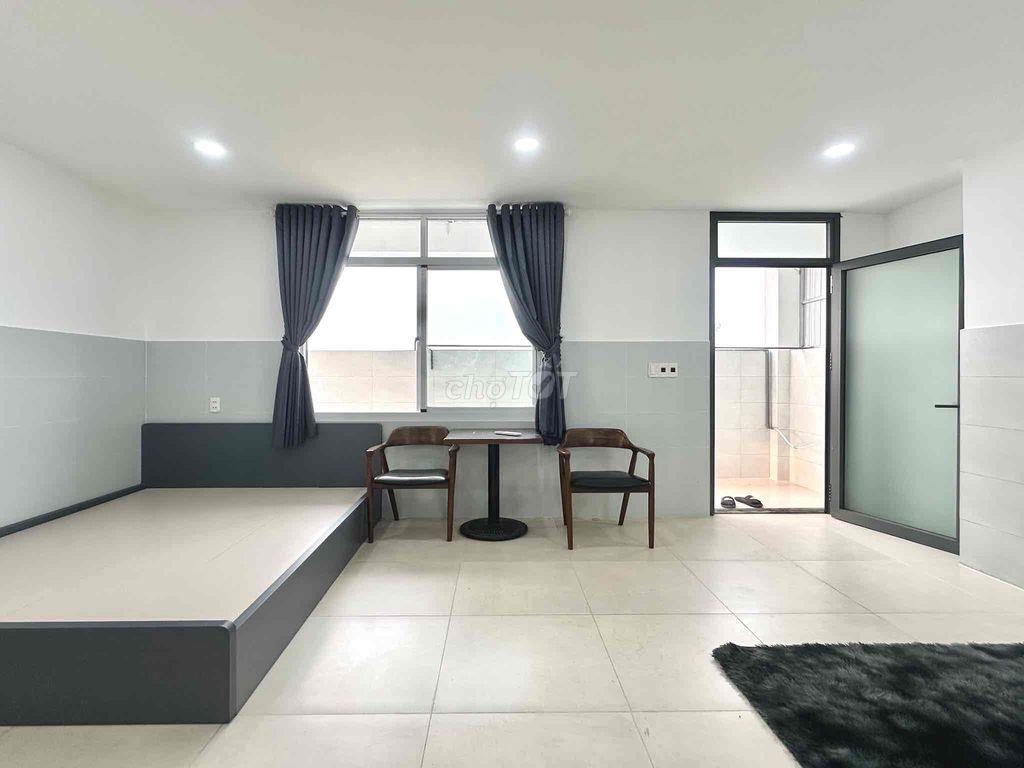 Phòng ban công, cửa sổ, mới xây
