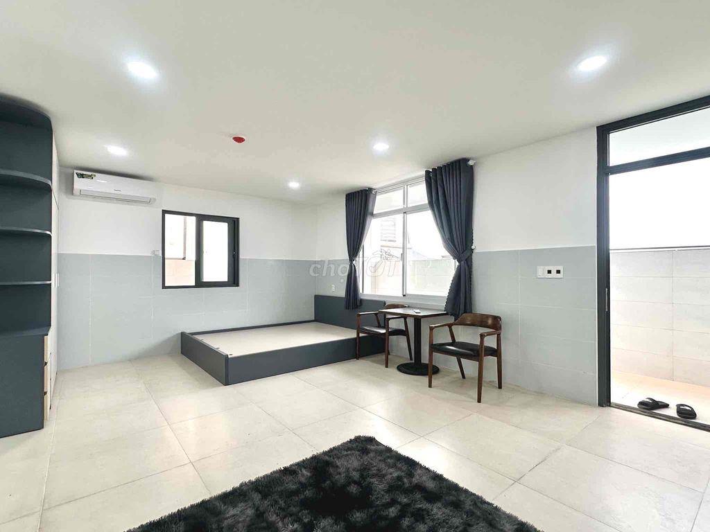 Phòng ban công, cửa sổ, mới xây