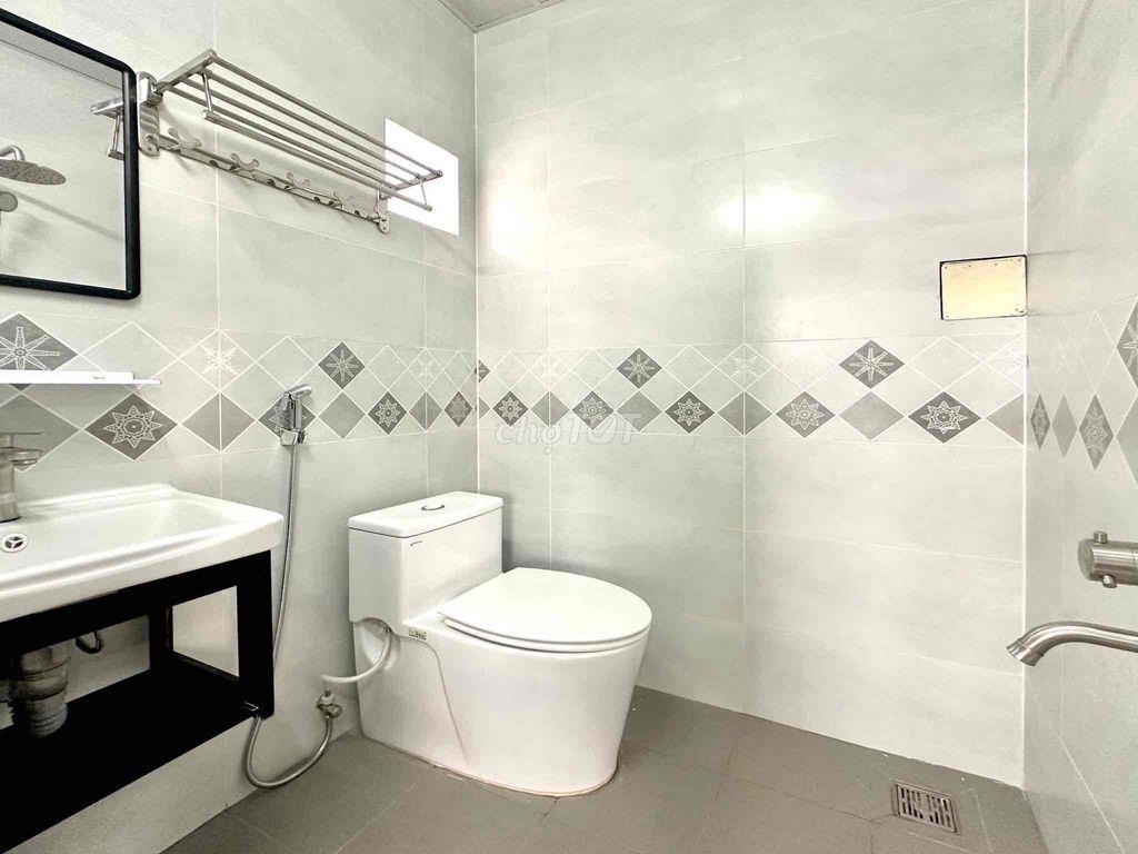 Phòng ban công, cửa sổ, mới xây