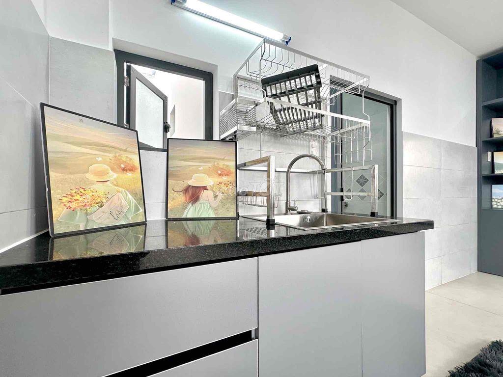 Phòng ban công, cửa sổ, mới xây