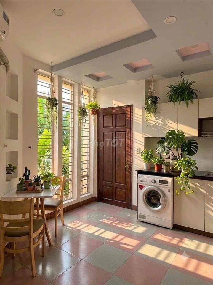 STUDIO BAN CÔNG THOÁNG MÁT NGAY GẦN CÔNG VIÊN LÀNG HOA