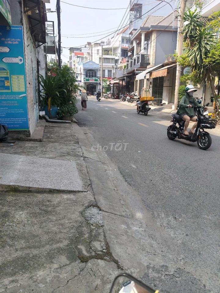 TRUNG TÂM GÒ VẤP, NHÀ ĐÚC 4 TẤM RỘNG RÃI, SÁT CÔNG VIÊN LÀNG HOA