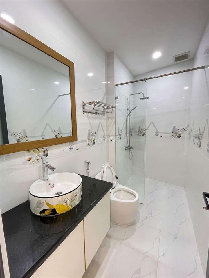 XE HƠI ĐỔ CỬA, CO THANG MÁY 87M2 GÒ VẤP
