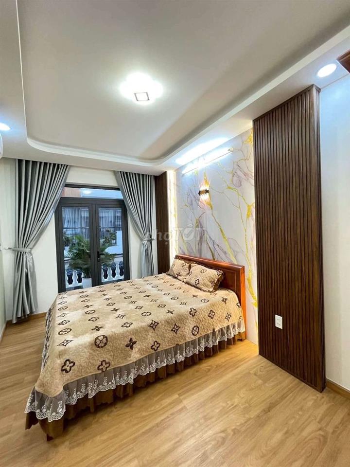 XE HƠI ĐỔ CỬA, CO THANG MÁY 87M2 GÒ VẤP