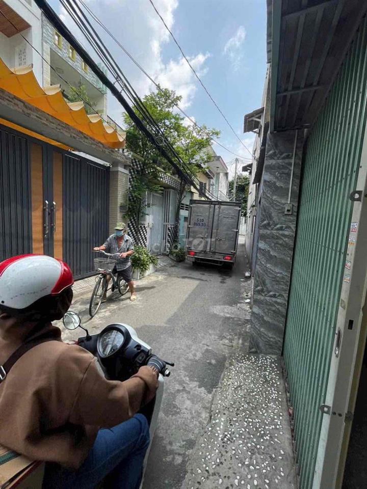 mẹ lớn tuổi cần bán nhà về quê.