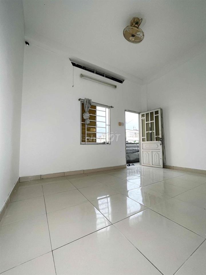CHO THUÊ PHÒNG TRỌ cách đại học Công Nghiệp 300m