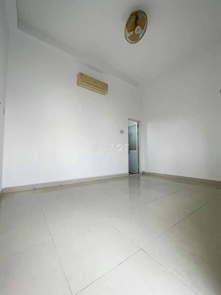 CHO THUÊ PHÒNG TRỌ cách đại học Công Nghiệp 300m