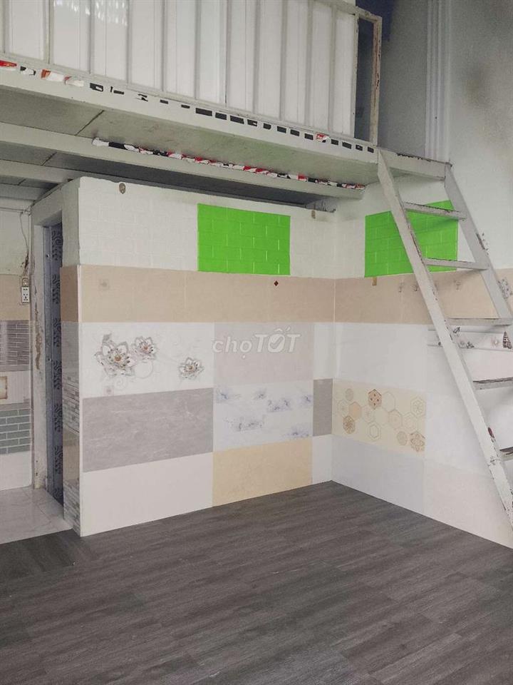 phòng 2,5 triệu gác lửng, WC riêng, giờ giấc tự do