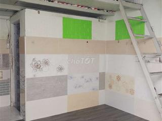 phòng 2,5 triệu gác lửng, WC riêng, giờ giấc tự do