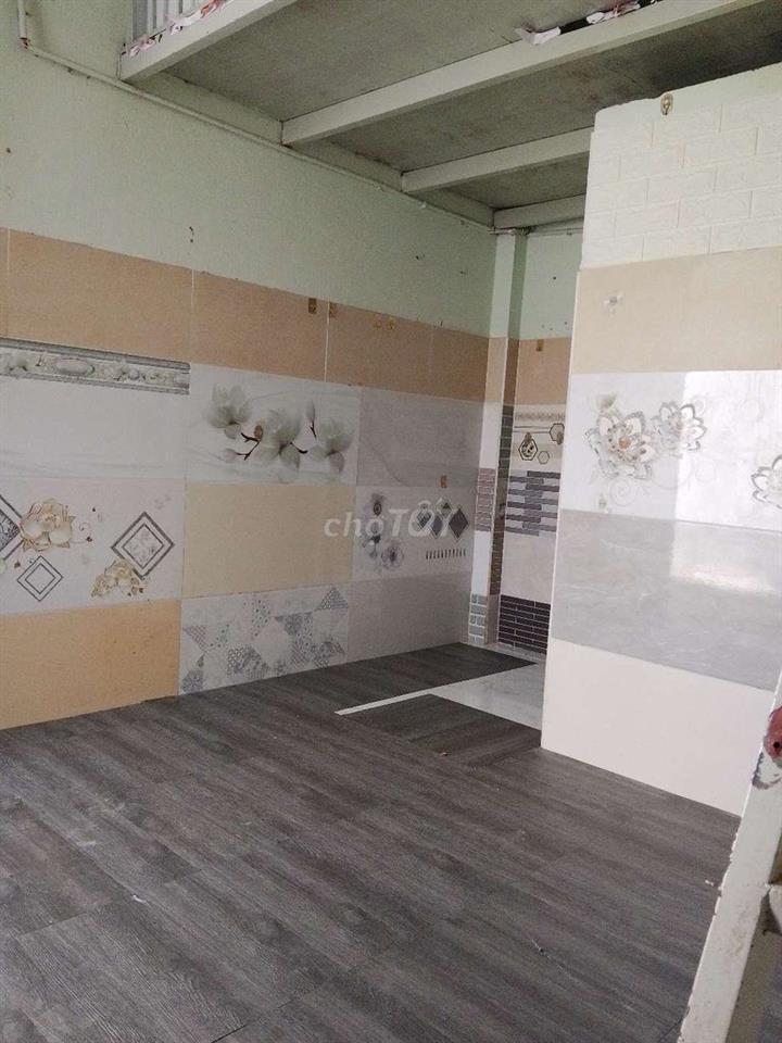 phòng 2,5 triệu gác lửng, WC riêng, giờ giấc tự do