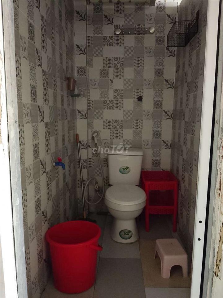 phòng 2,5 triệu gác lửng, WC riêng, giờ giấc tự do
