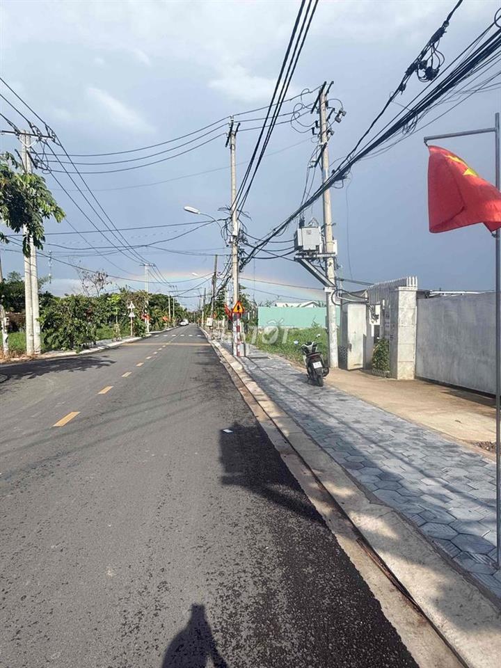 Bán gấp nhà 90m2 - 1tỷ855, Bà Điểm, Hóc Môn - sát chợ Bà Điểm