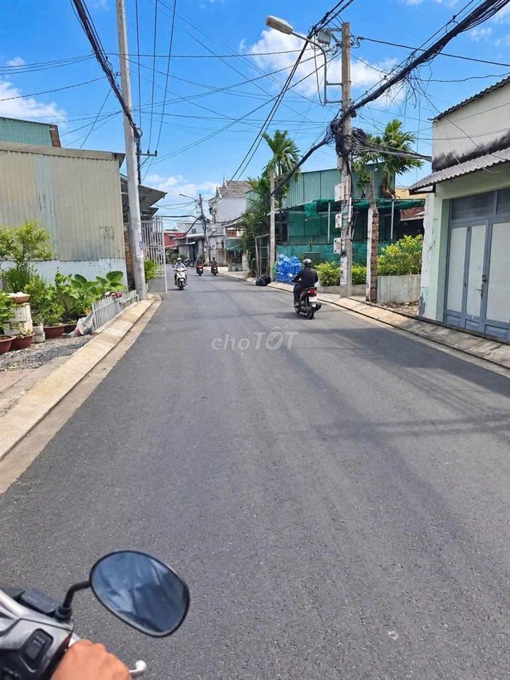Bán gấp nhà 90m2 - 1tỷ855, Bà Điểm, Hóc Môn - sát chợ Bà Điểm