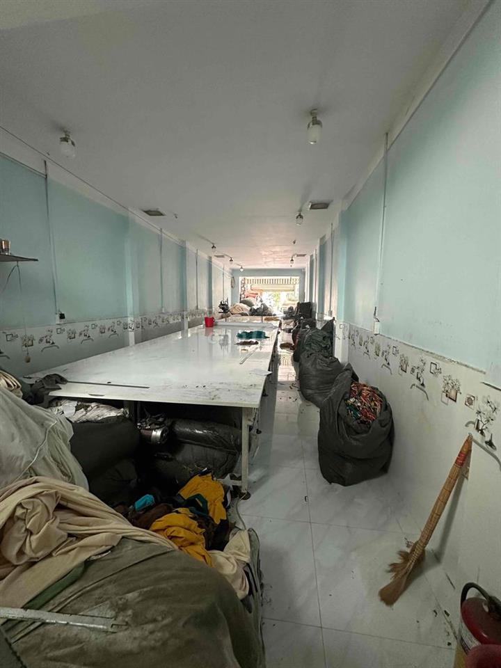 bán nhà 4m x20m 1 trệt 1 lầu đường trước nhà 7m