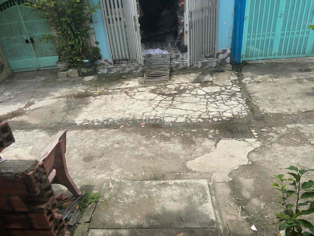 bán nhà 4m x20m 1 trệt 1 lầu đường trước nhà 7m