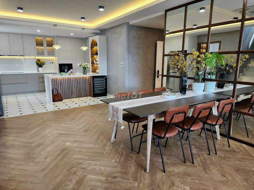 Penthouse Satra Eximland- 200m2 nội thất cao cấp 4PN, 3WC Giá 49 Tr/th