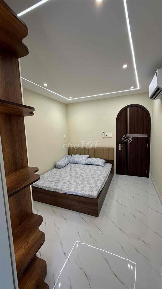 cần bán nhà hẻm xe hơi . khu dân trí cao . ngay ngã tư phú nhuận