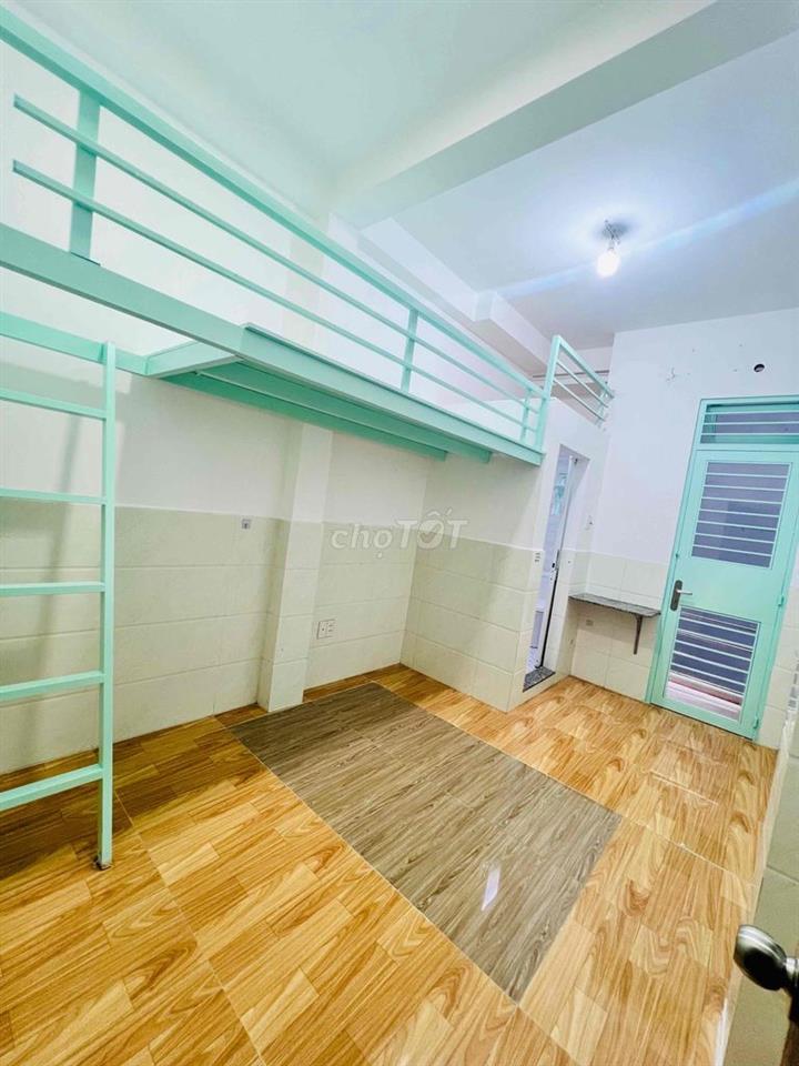 CHO 1 BẠN NỮ THUÊ PHÒNG