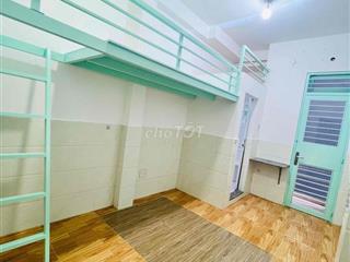 CHO 1 BẠN NỮ THUÊ PHÒNG