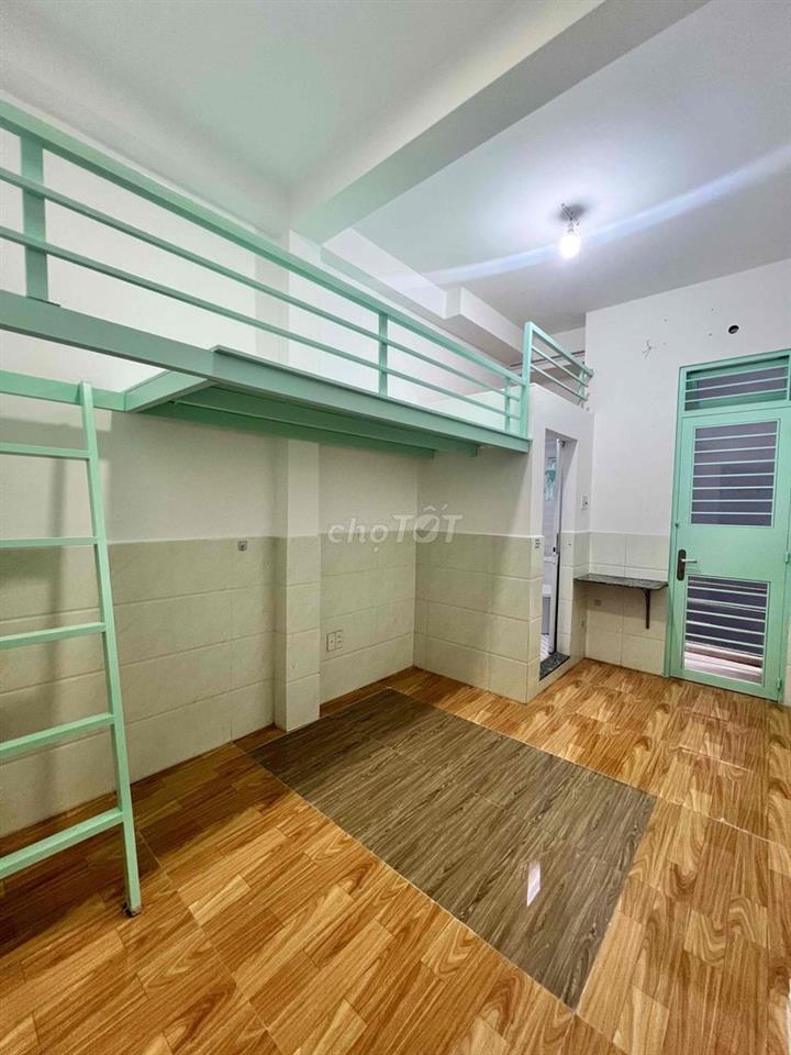 CHO 1 BẠN NỮ THUÊ PHÒNG