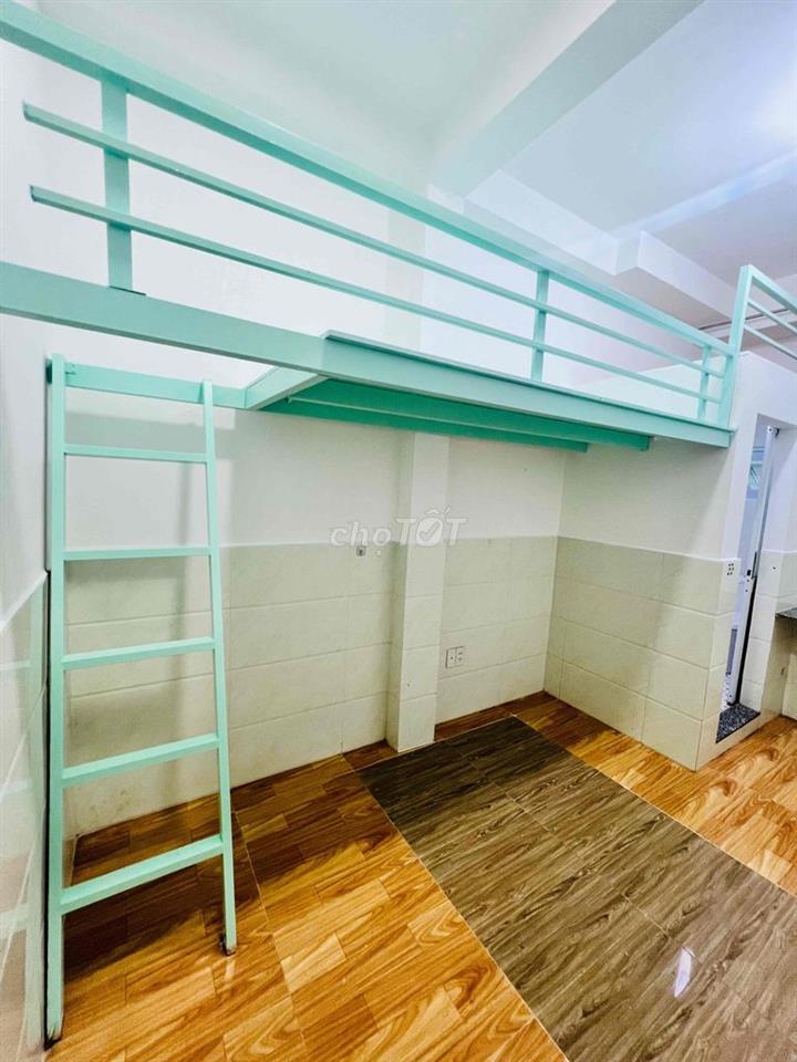 CHO 1 BẠN NỮ THUÊ PHÒNG