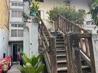 Căn hộ tầng 1 của chung cư 1 trệt 1 lầu, cầu thang riêng