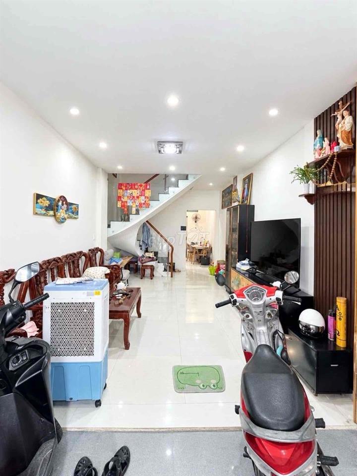 Nhà Nguyễn Văn Khối - 45m2 - 2 Tầng - 5M2 Thông - Giá 3 tỷ 9