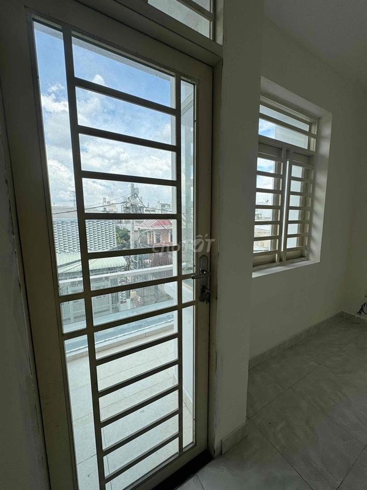 nhà vị trí đẹp có sổ hoàn công gần chợ, các trường mầm non. cấp 1,2,3