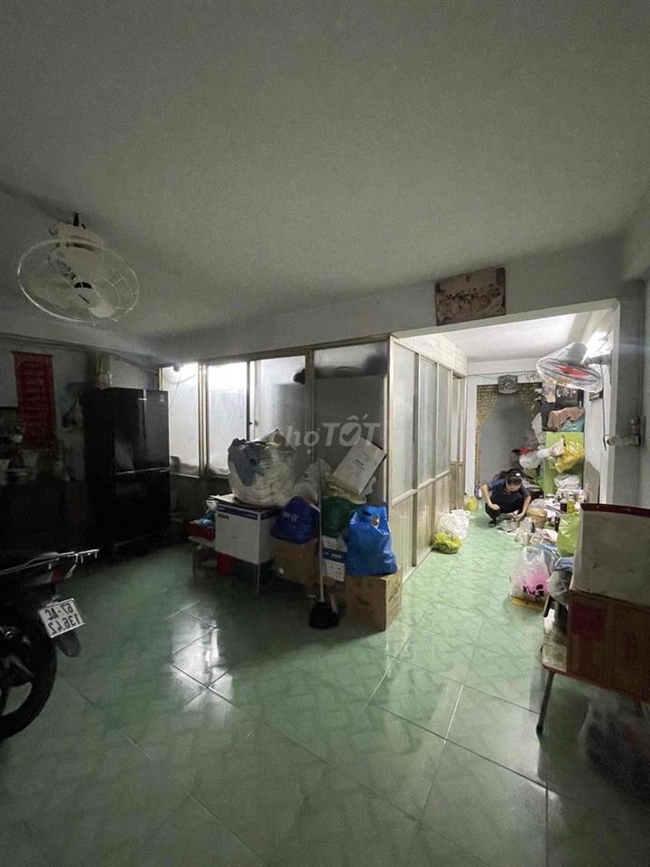 NHÀ CẤP 4 NỞ HẬU - 210m2 ĐẤT ĐƯỜNG TÔN ĐẢN, QUẬN 4