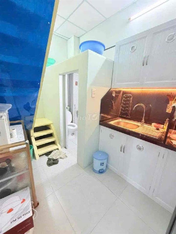 cho thuê nhà 2 lầu căn góc 2 mặt tiền đường số Quận 4