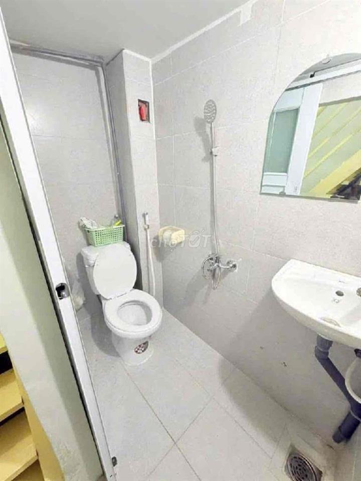cho thuê nhà 2 lầu căn góc 2 mặt tiền đường số Quận 4