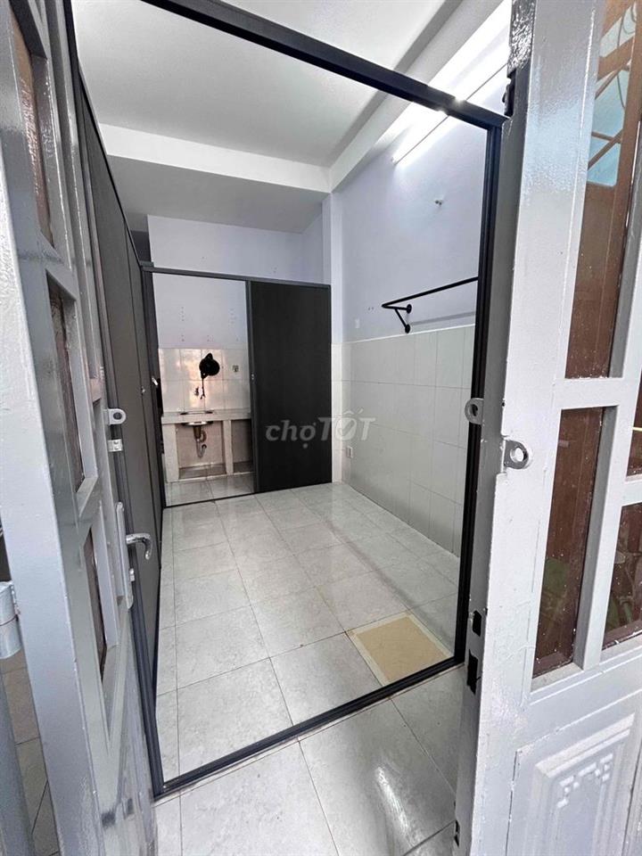 Cho thuê tầng trệt