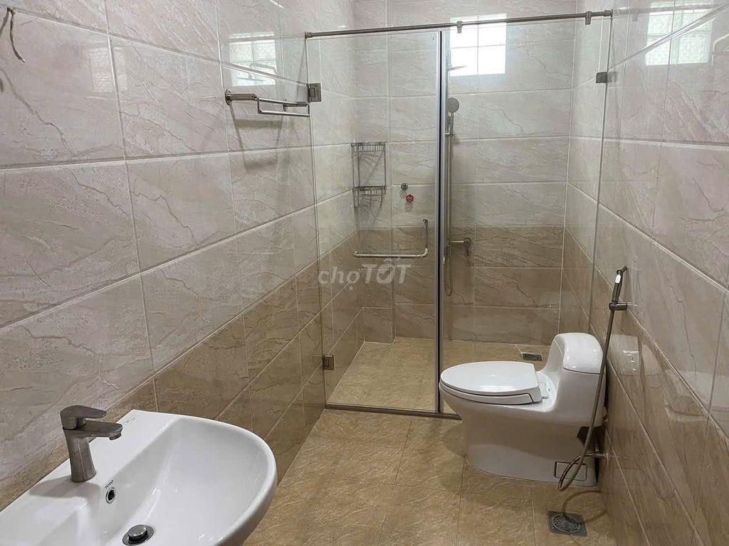 Phòng cho thuê - có máy lạnh - wc trong phòng