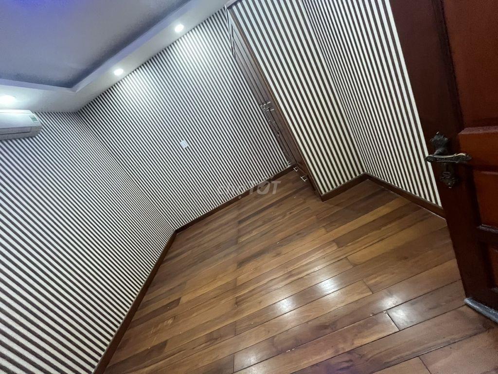 Phòng cho thuê - có máy lạnh - wc trong phòng