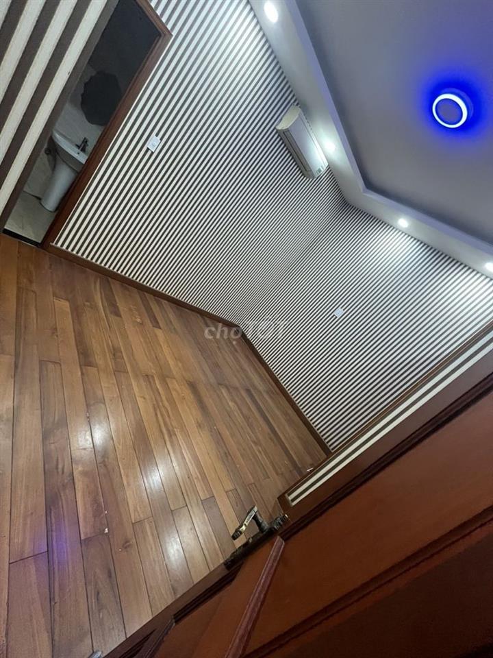 Phòng cho thuê - có máy lạnh - wc trong phòng