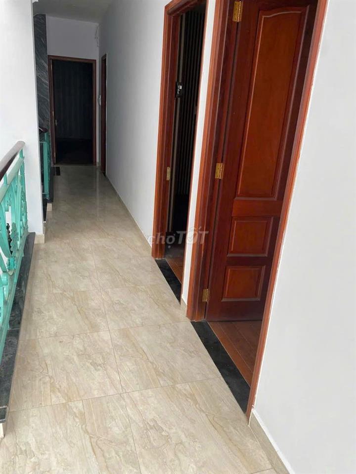 Phòng cho thuê - có máy lạnh - wc trong phòng