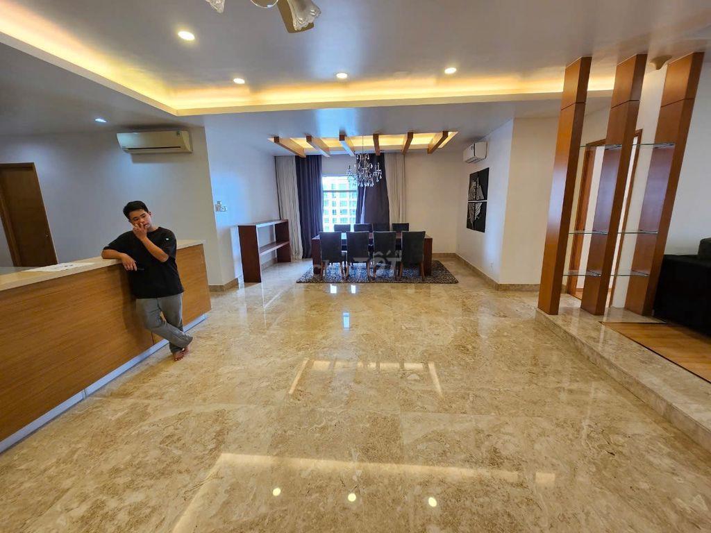 Cho thuê căn Penthouse Cộng Hòa Garden 150m2 4PN 3WC Đủ Nội Thất.