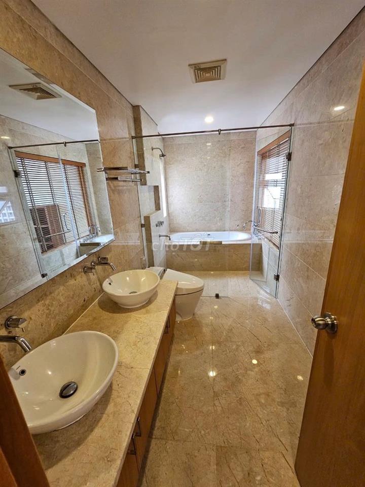 Cho thuê căn Penthouse Cộng Hòa Garden 150m2 4PN 3WC Đủ Nội Thất.