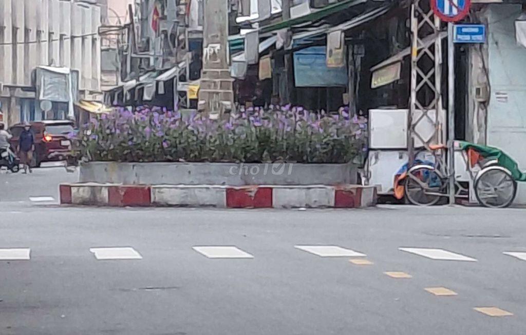 Bán nhà Mặt tiền Q5